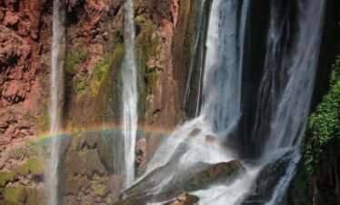 waterfalls at daytime